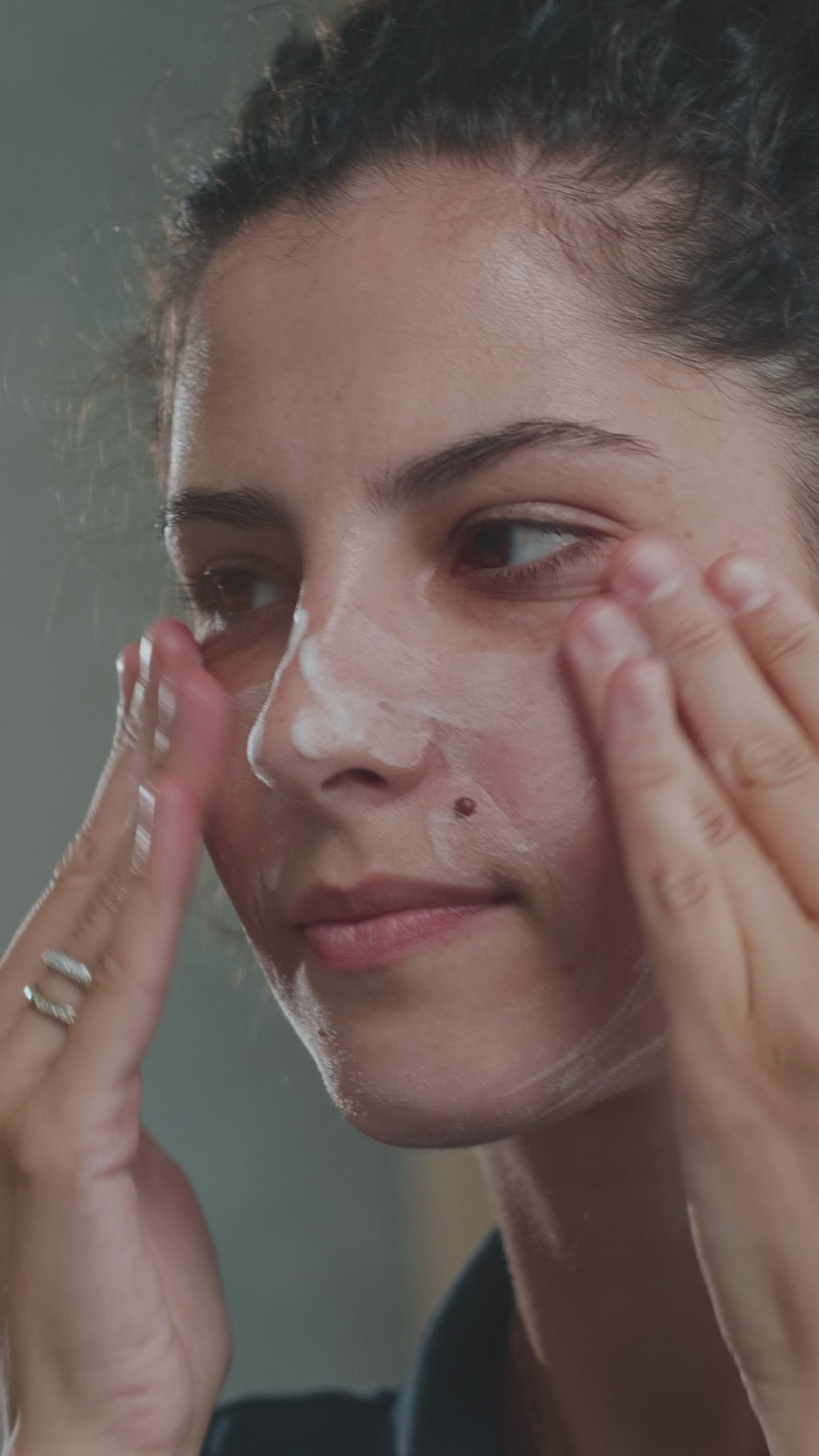 Applying B5 Centella Barrier Cream