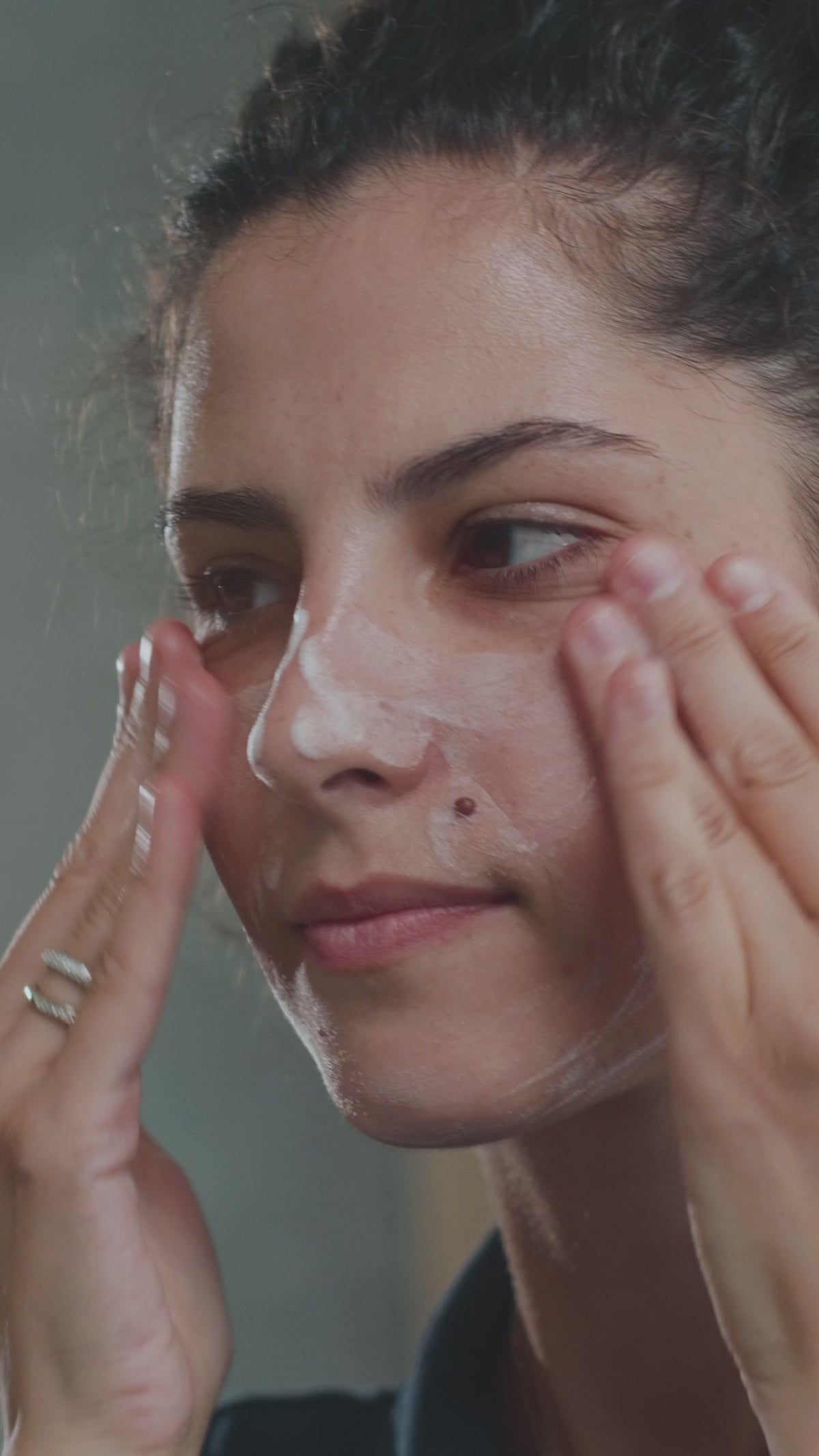 Applying B5 Centella Barrier Cream
